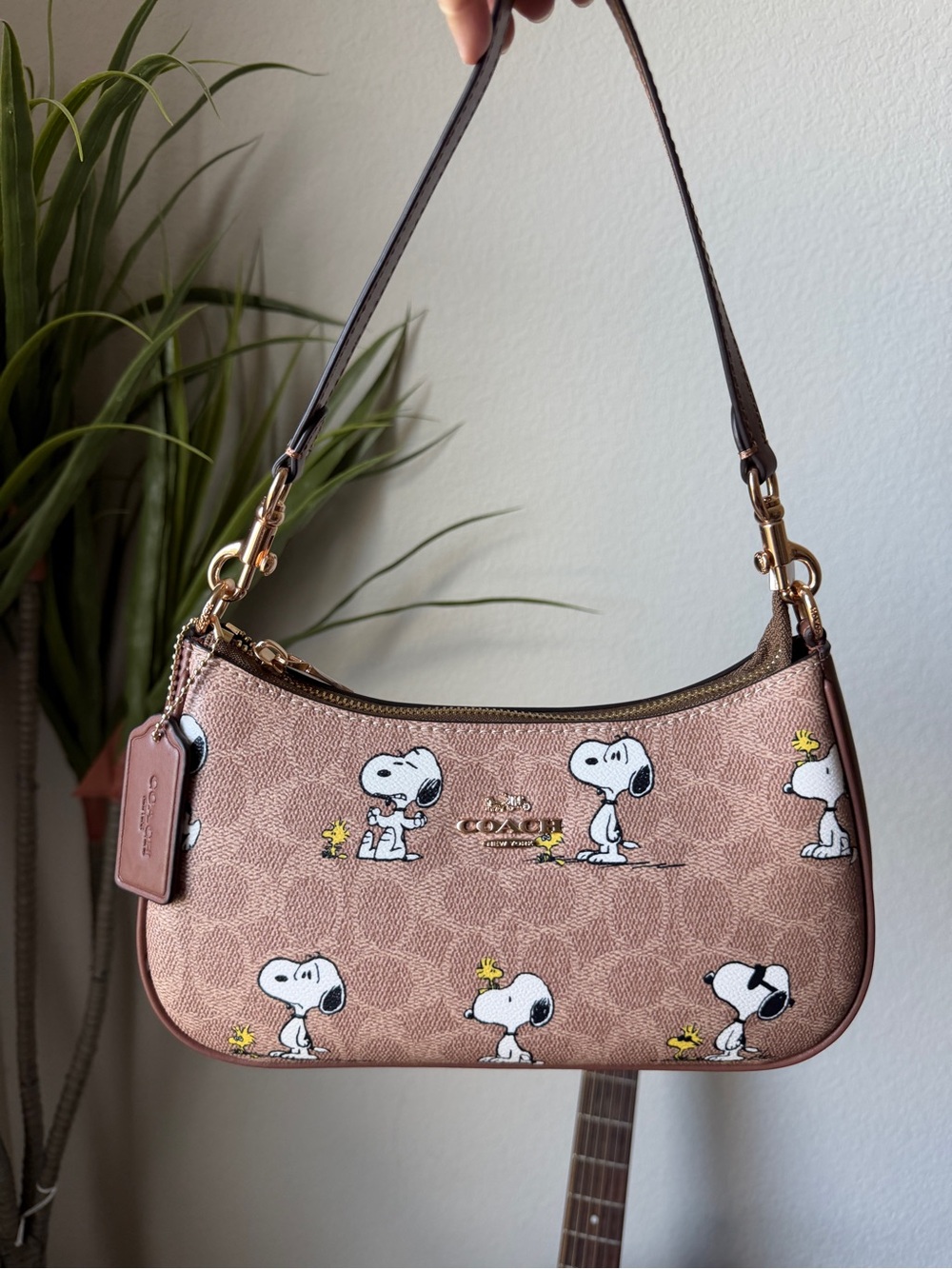 Coach Snoopy Dog Prints Teri Shoulder Bag